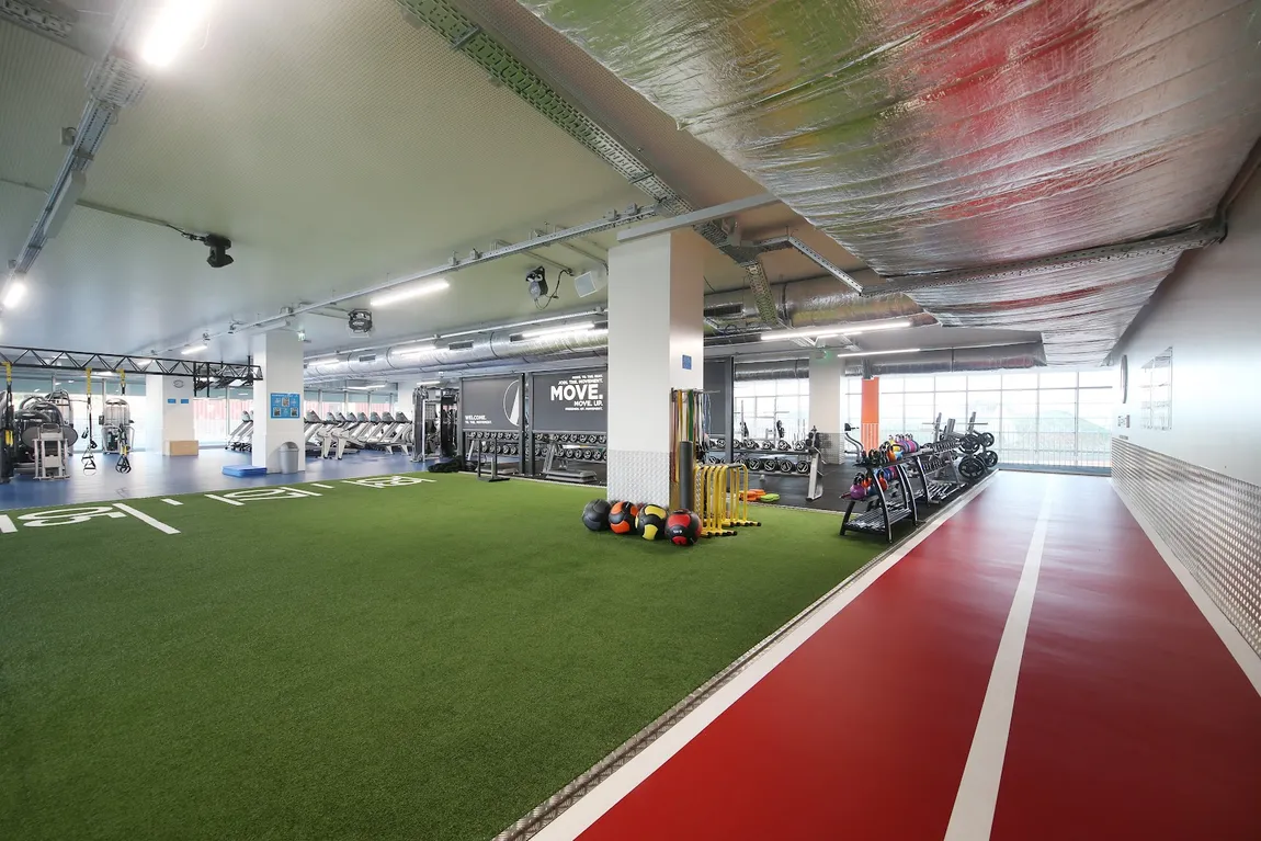 Ginásio, Fitness Hut Carcavelos, em Carcavelos, Portugal